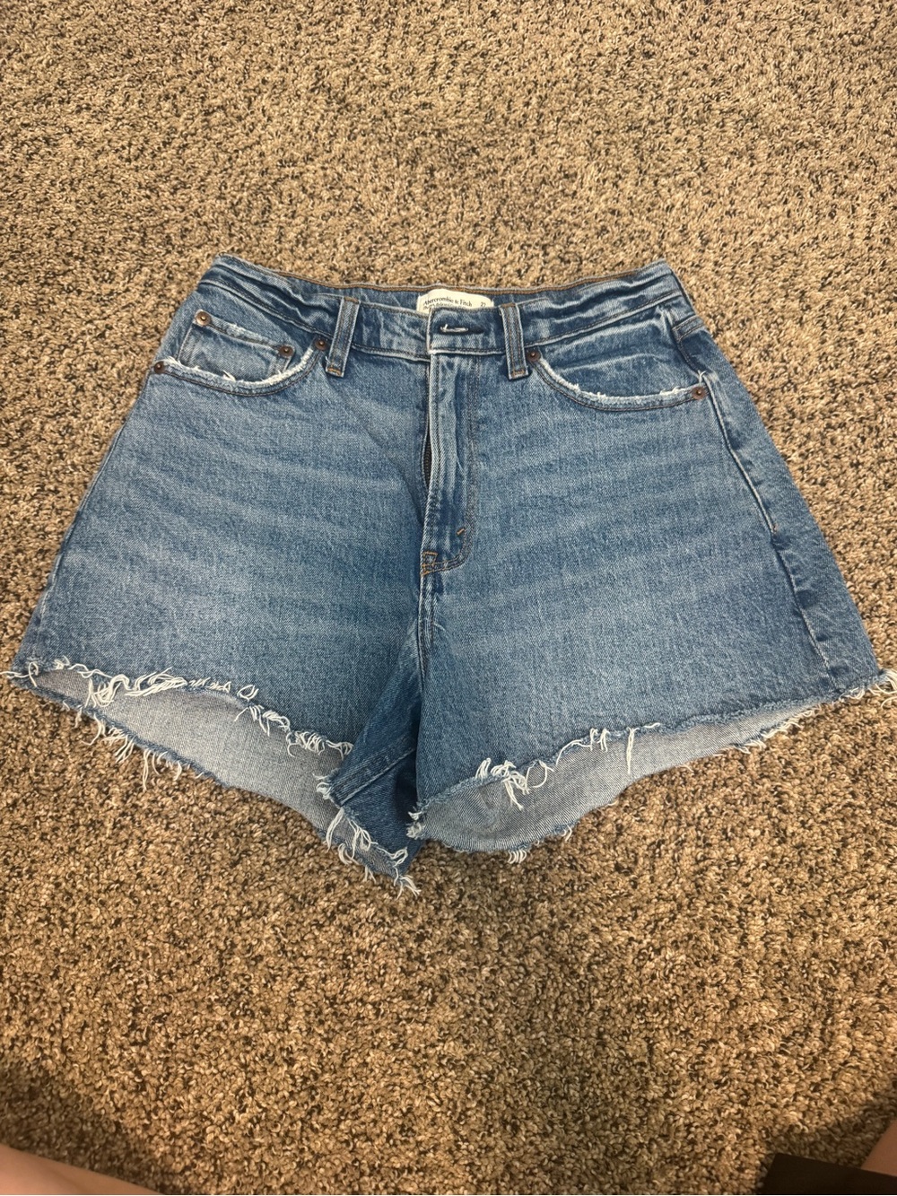 A&F the 90s relaxed cut off shorts high rise
